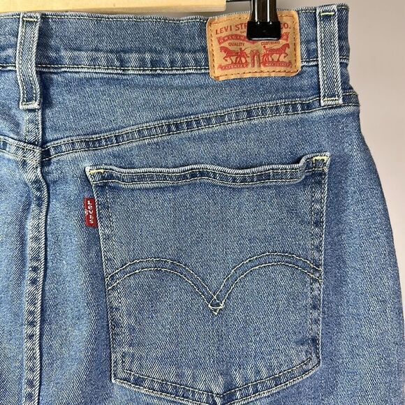 LEVI’S Women’s Snap Down Denim Jean Skirt Blue Size 30 - Picture 3 of 10
